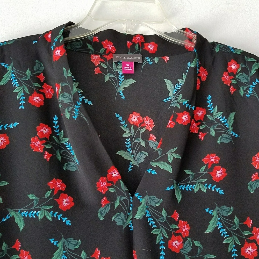 ❌Sold❌VINCE Camuto  Floral tunic TOP v NECK - Picture 4 of 8